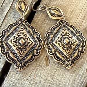 Western Bronze colored Metal Earrings NWOT